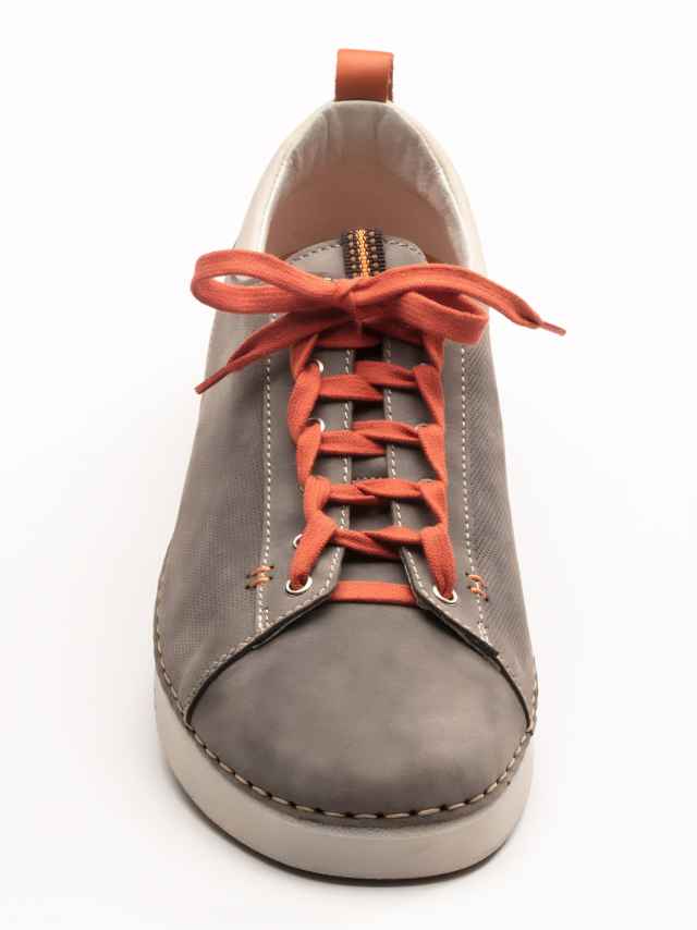 Aufnahme einer Leiterschnürung an einem Walbusch Schuh.