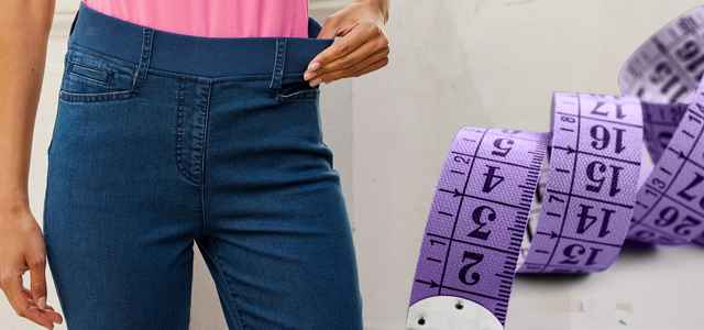 Nahaufnahme von einer Frau in einer Hose mit Maßband daneben.