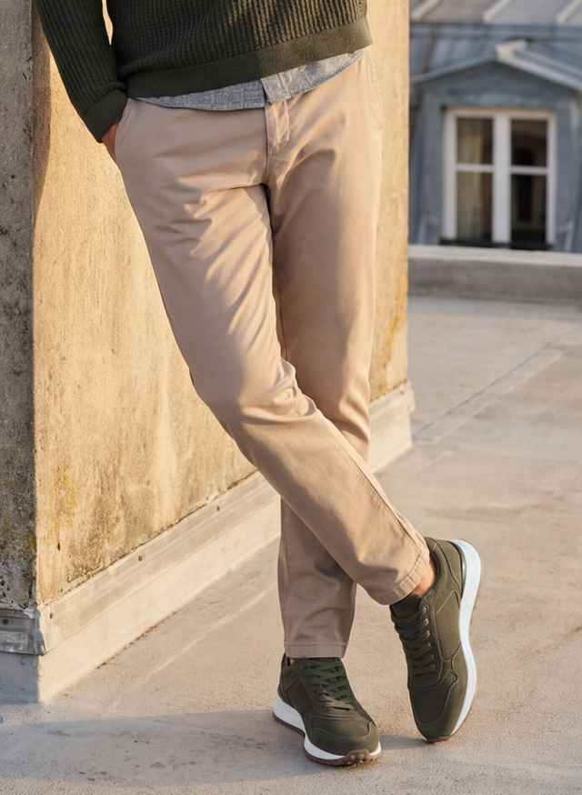 Abbildung helle Herren-Hose